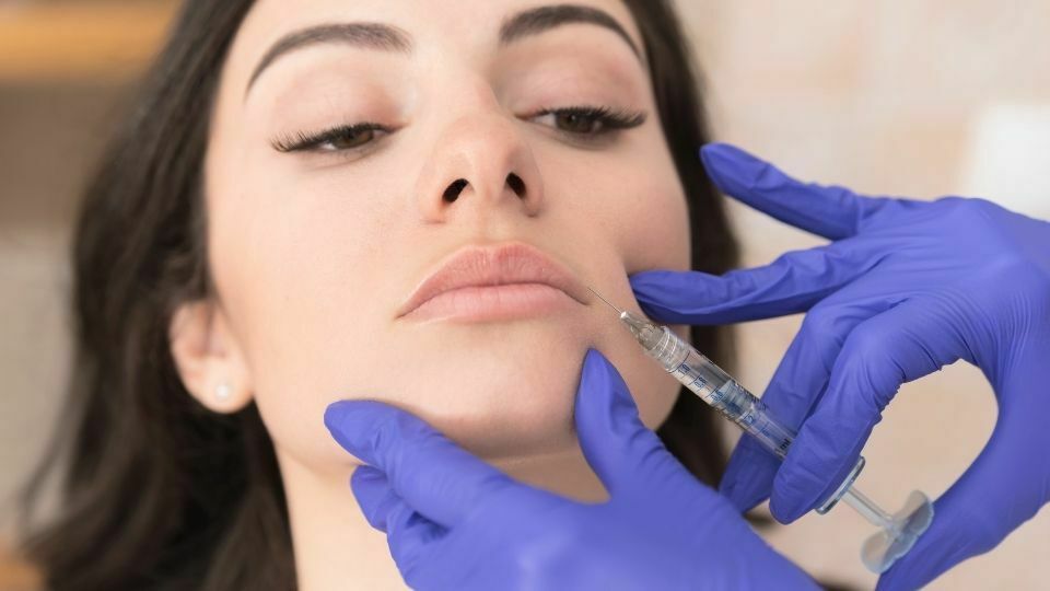 What’s the Difference Between Fillers and Botox?